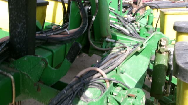 Image of John Deere 1760 equipment image 4