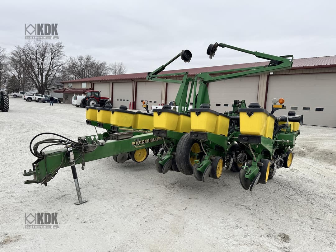 Image of John Deere 1760 Primary image