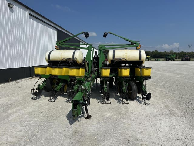 Image of John Deere 1760 equipment image 1