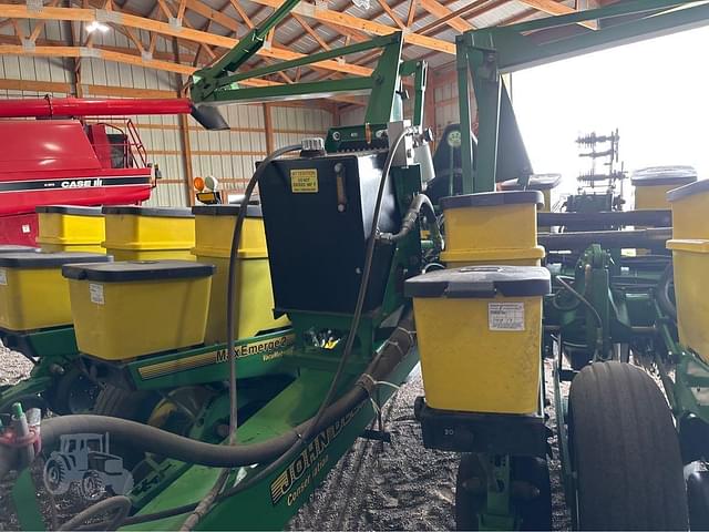 Image of John Deere 1760 equipment image 1