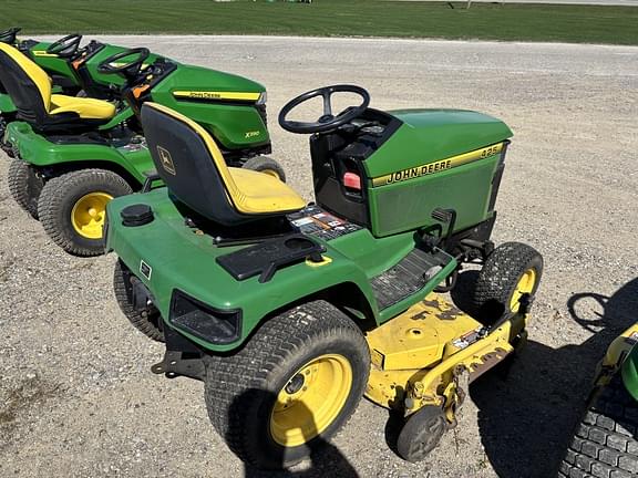 Image of John Deere 425 equipment image 1