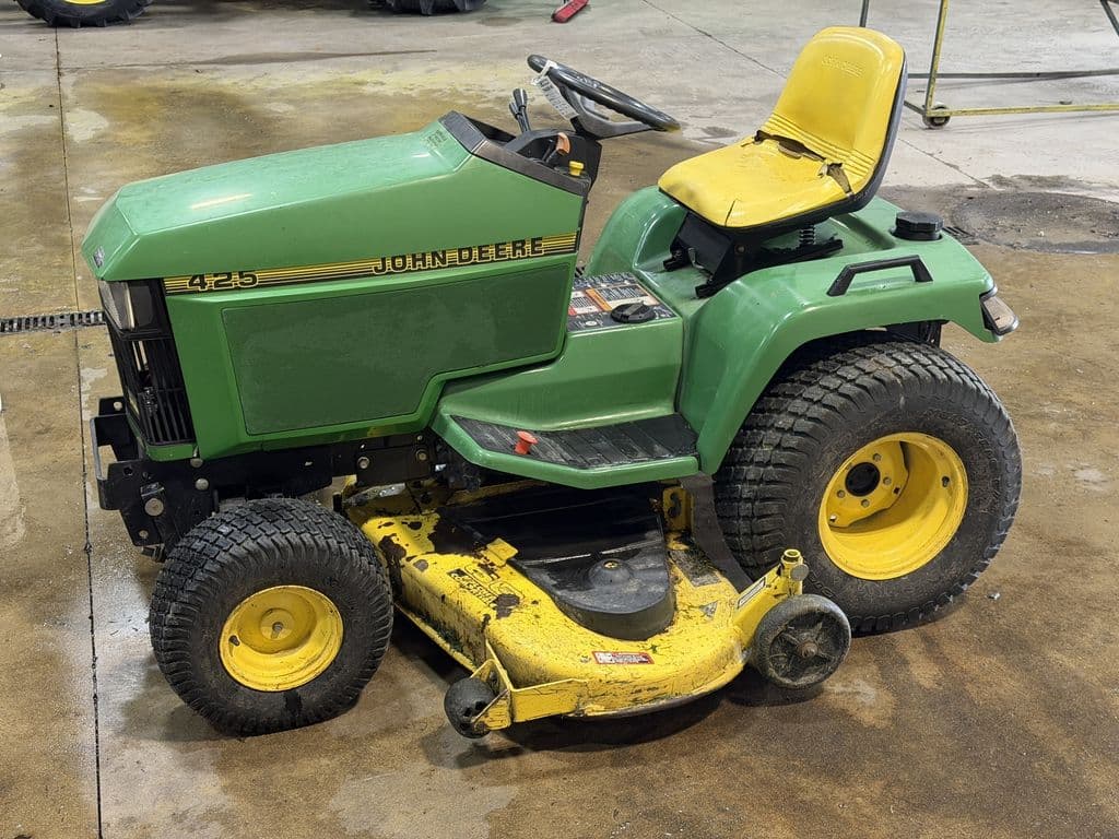 Image of John Deere 425 Primary image