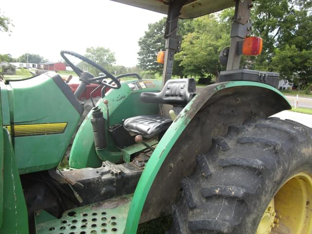 Image of John Deere 5200 equipment image 2