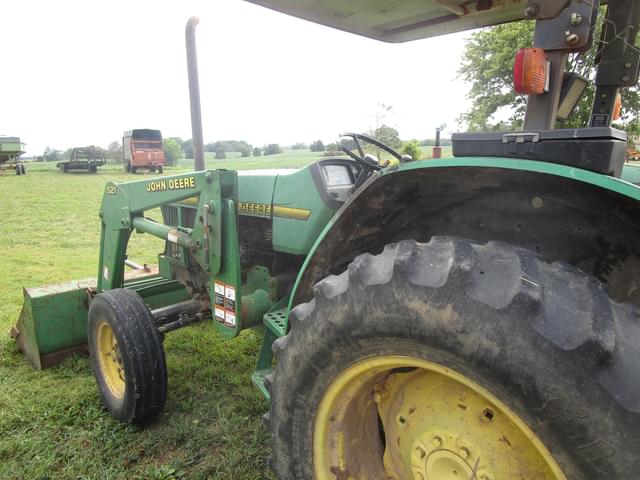 Image of John Deere 5200 equipment image 3