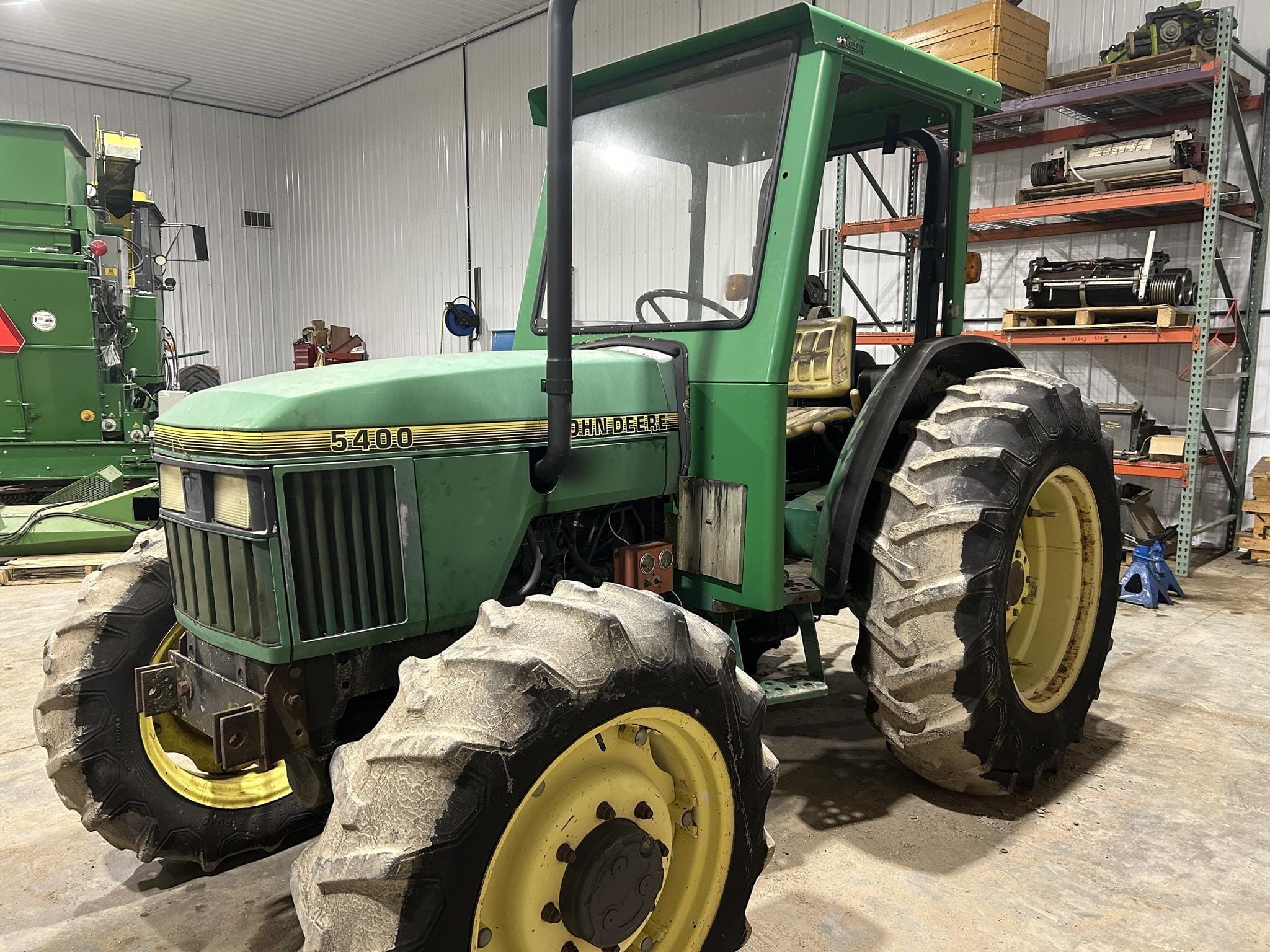 1995 John Deere 5400 Equipment Image0