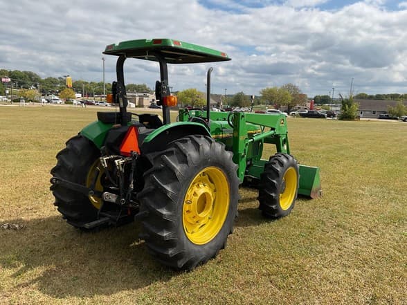 Image of John Deere 5400 equipment image 4
