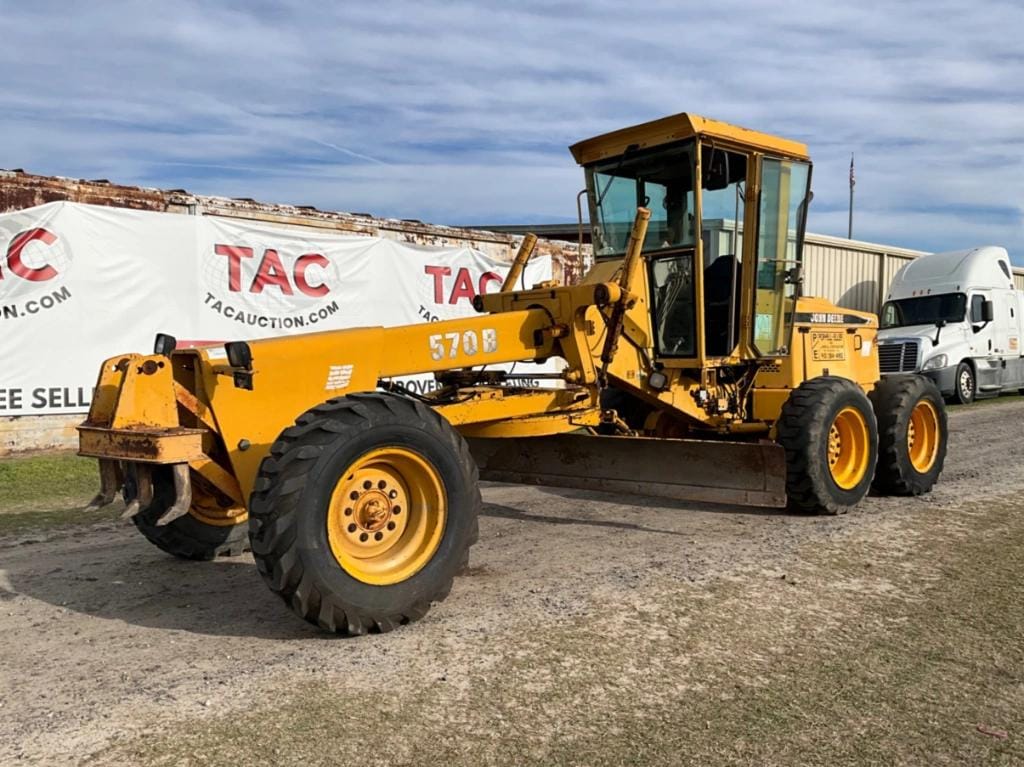 1995 John Deere 570B Equipment Image0