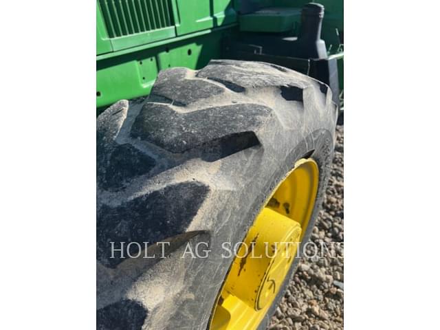 Image of John Deere 6400 equipment image 4