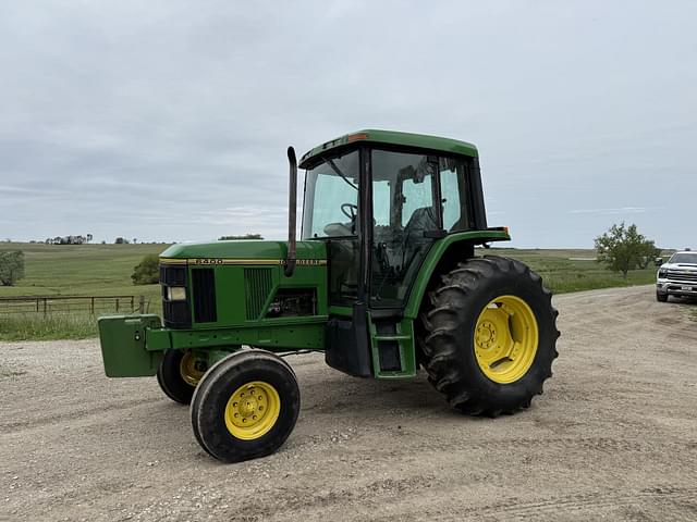 Image of John Deere 6400 equipment image 1