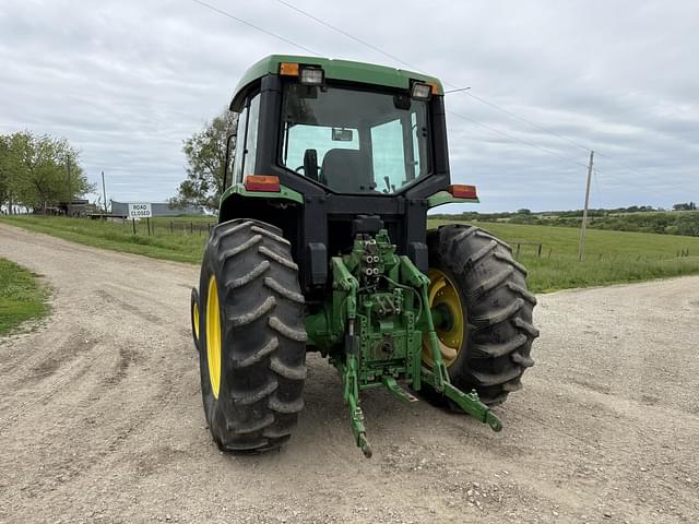 Image of John Deere 6400 equipment image 4