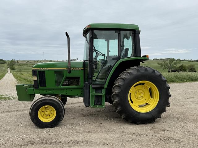 Image of John Deere 6400 equipment image 2