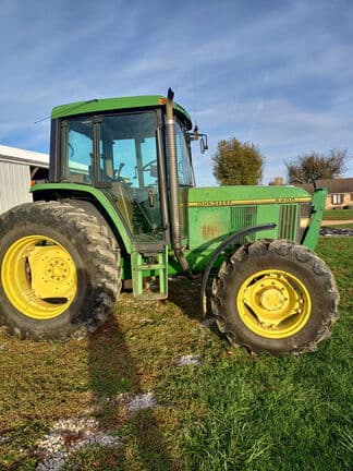 Image of John Deere 6400 equipment image 1