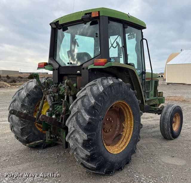 Image of John Deere 6400 equipment image 4