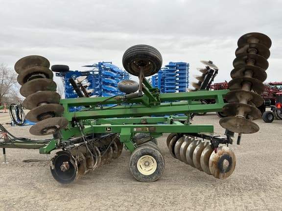 Image of John Deere 650 equipment image 1