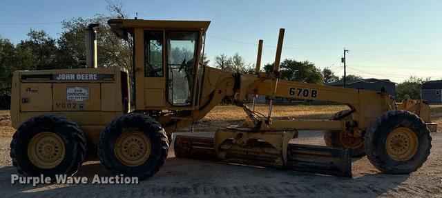Image of John Deere 670B equipment image 3