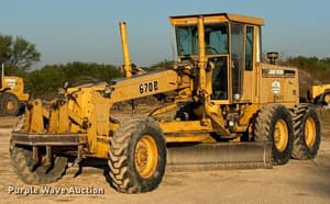 1995 John Deere 670B Image