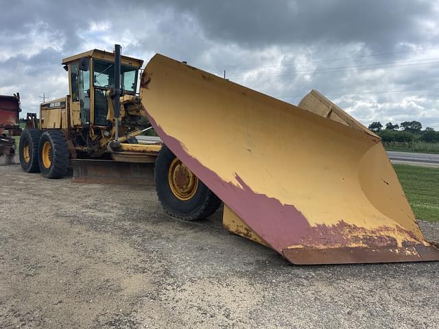 Image of John Deere 672B equipment image 2