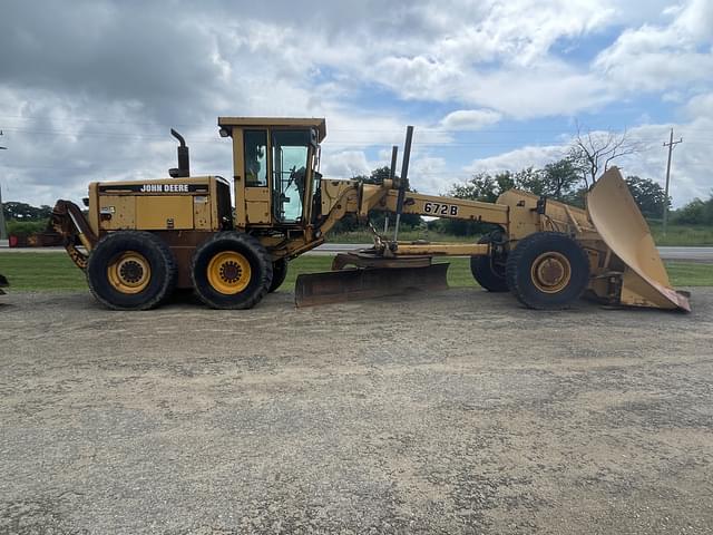 Image of John Deere 672B equipment image 3