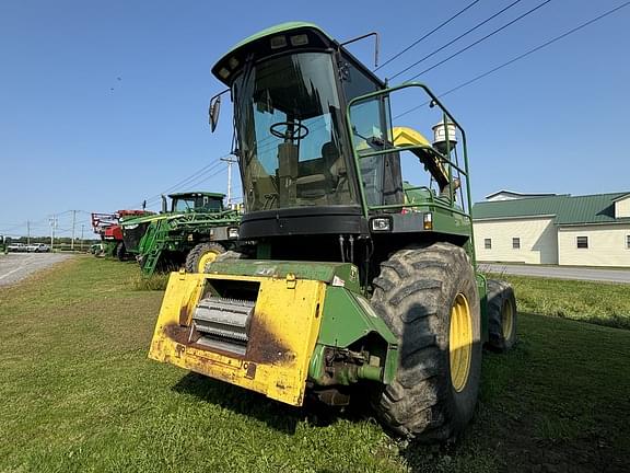 Image of John Deere 6810 equipment image 1