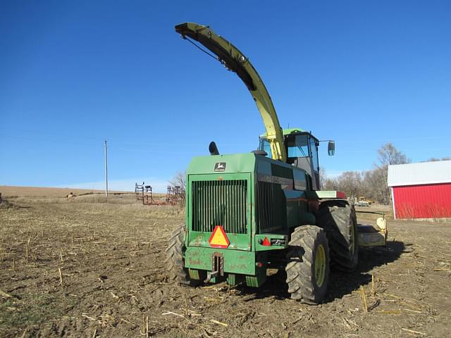 Image of John Deere 6810 equipment image 3