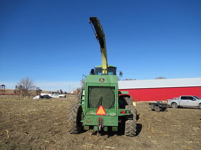 Image of John Deere 6810 equipment image 4