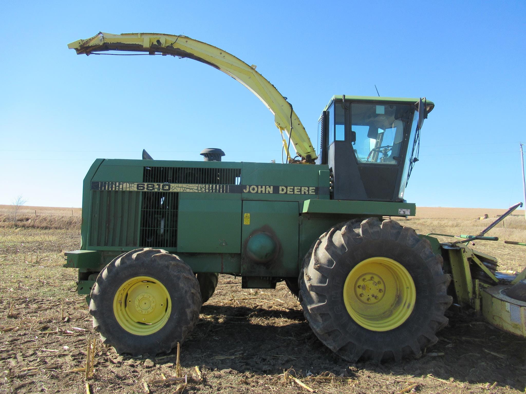 Main image John Deere 6810