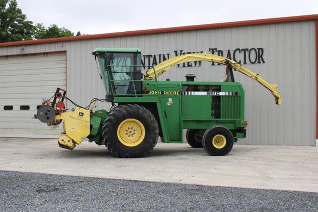 Image of John Deere 6910 equipment image 1