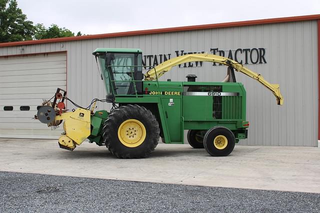 Image of John Deere 6910 equipment image 1