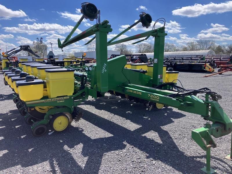 1995 John Deere 7200 Equipment Image0