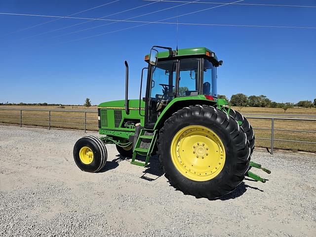 Image of John Deere 7200 equipment image 4