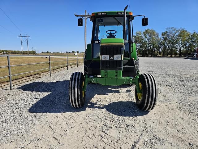 Image of John Deere 7200 equipment image 2