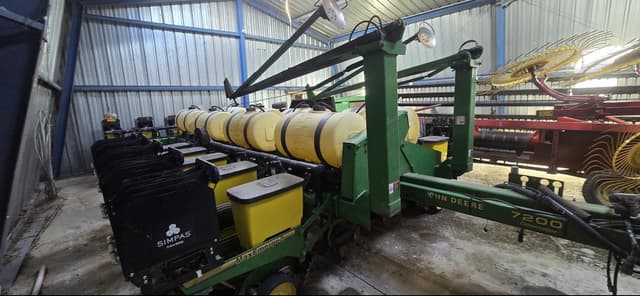 Image of John Deere 7200 equipment image 3