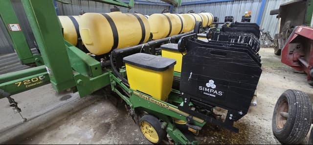 Image of John Deere 7200 equipment image 4