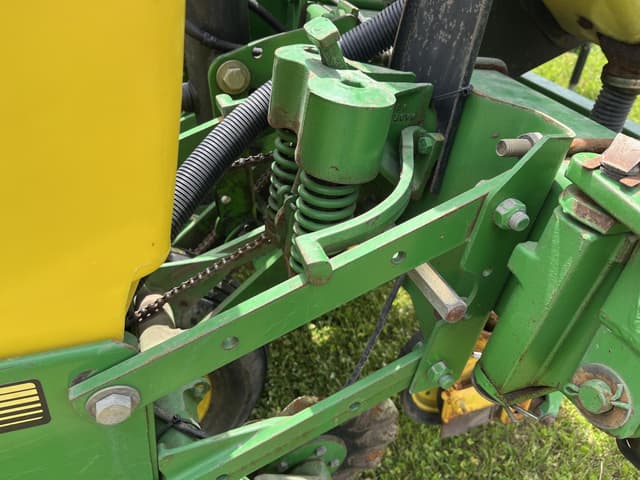 Image of John Deere 7200 equipment image 4