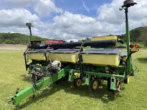 1995 John Deere 7200 Image