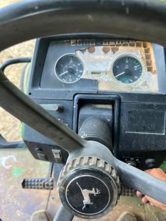 Image of John Deere 7200 equipment image 4