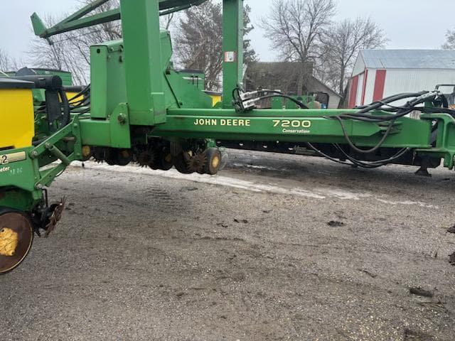 Image of John Deere 7200 equipment image 1