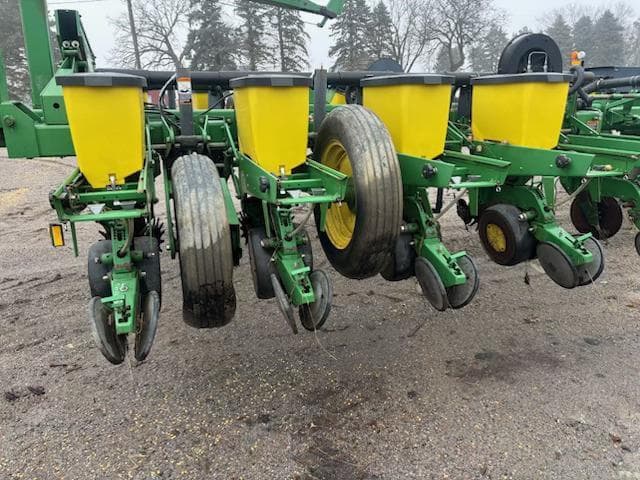 Image of John Deere 7200 equipment image 4