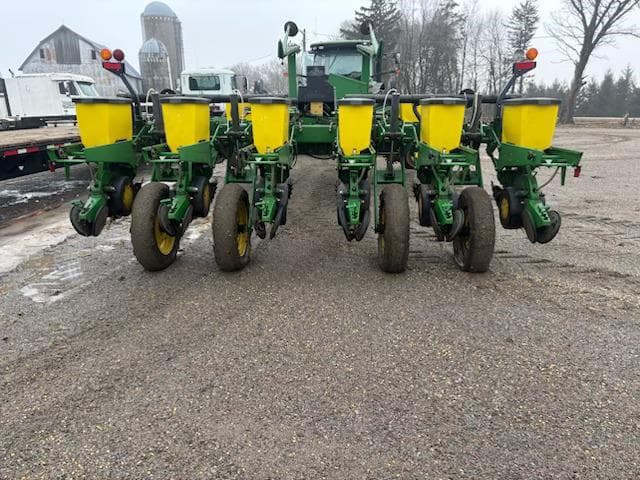 Image of John Deere 7200 equipment image 3