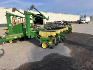 1995 John Deere 7200 Image