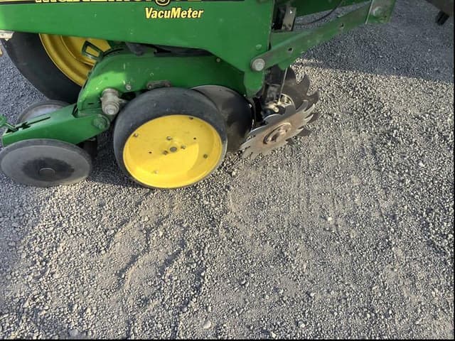 Image of John Deere 7200 equipment image 4