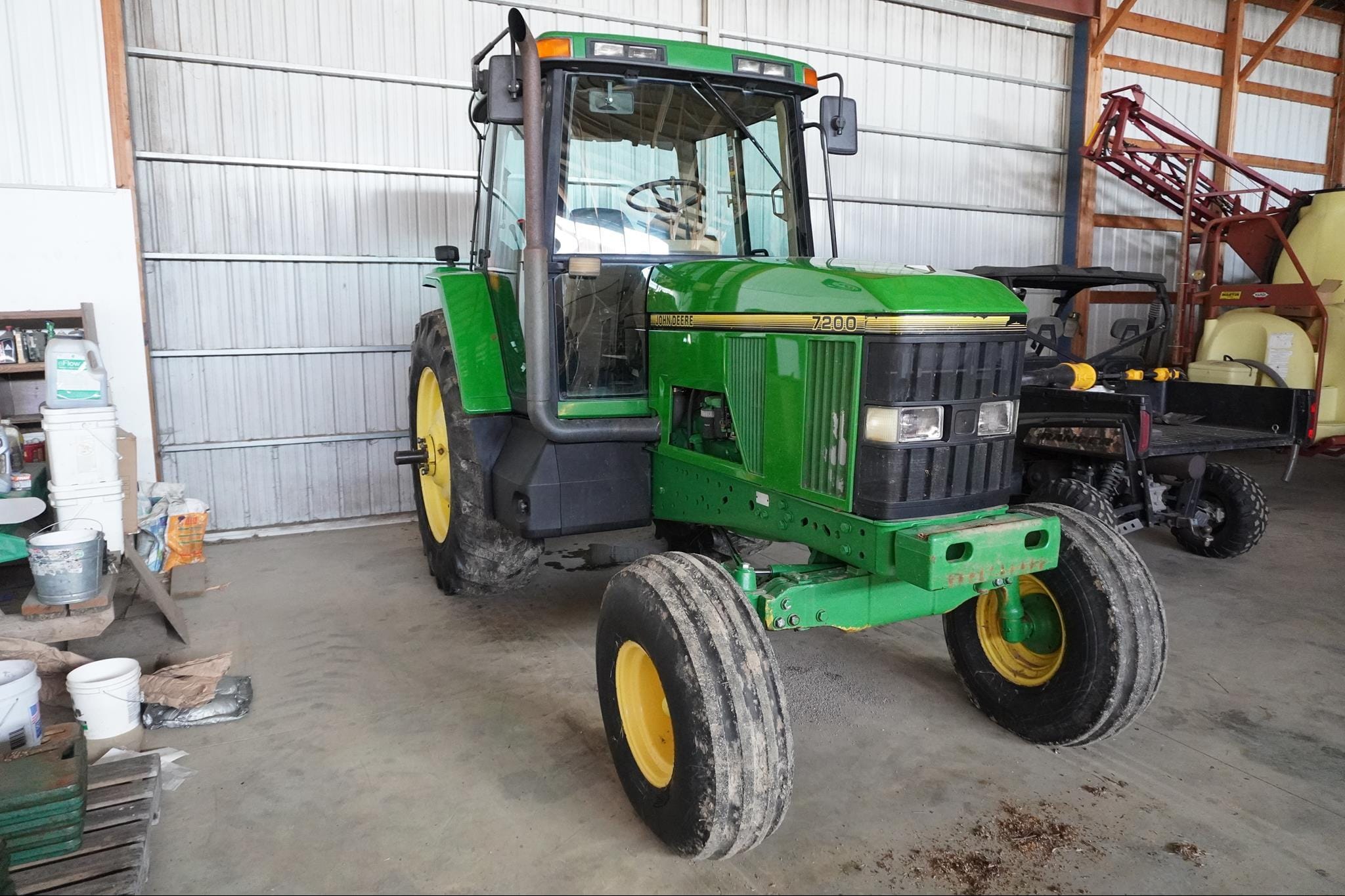 1995 John Deere 7200 Equipment Image0
