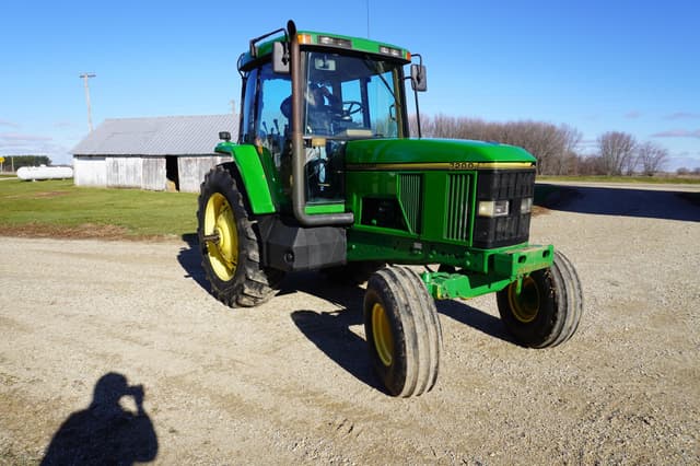 Image of John Deere 7200 equipment image 1