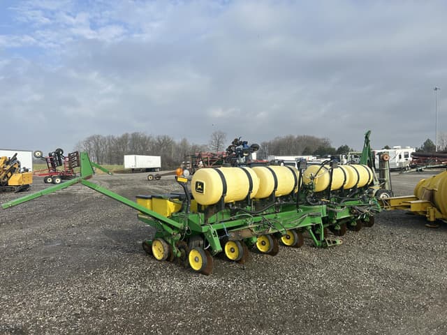 Image of John Deere 7200 equipment image 4