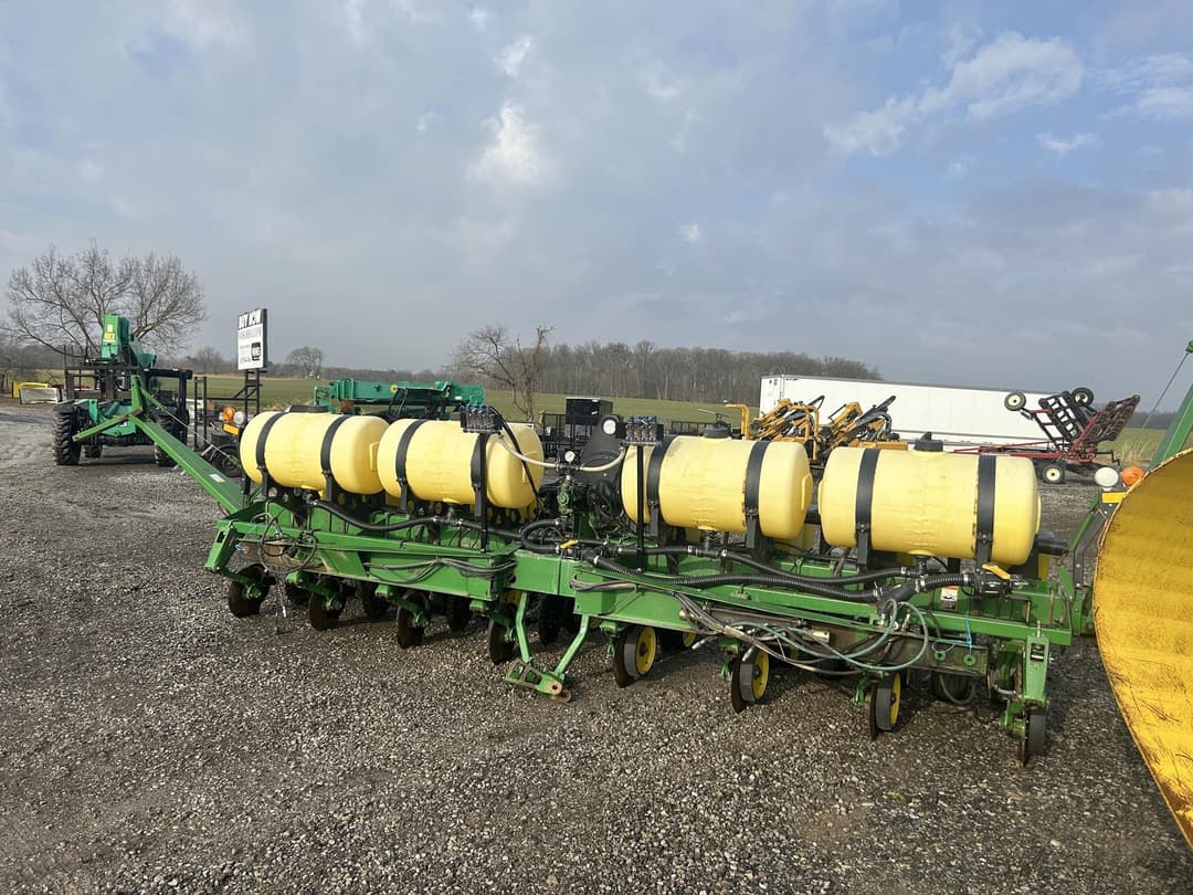 Image of John Deere 7200 Primary image