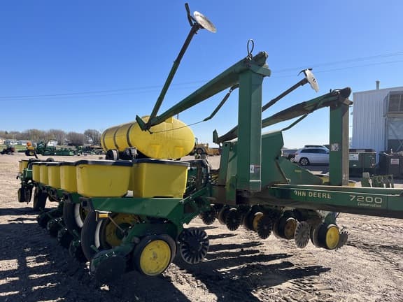 Image of John Deere 7200 equipment image 4