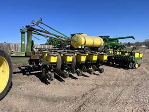 1995 John Deere 7200 Image