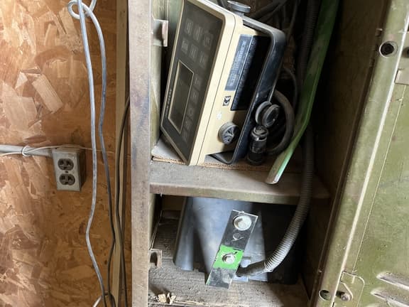 Image of John Deere 7200 equipment image 1