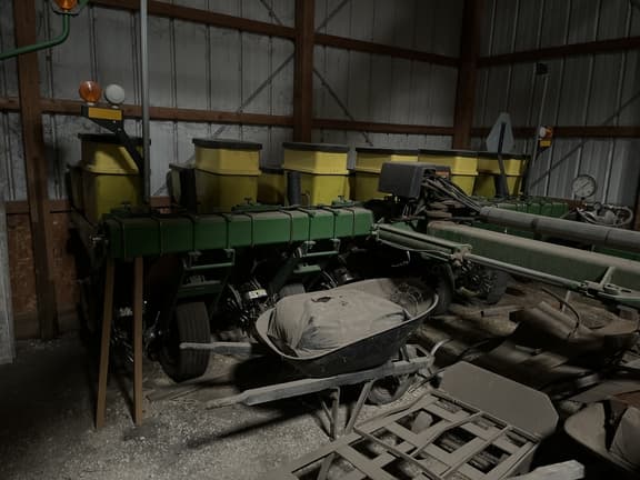 Image of John Deere 7200 equipment image 4