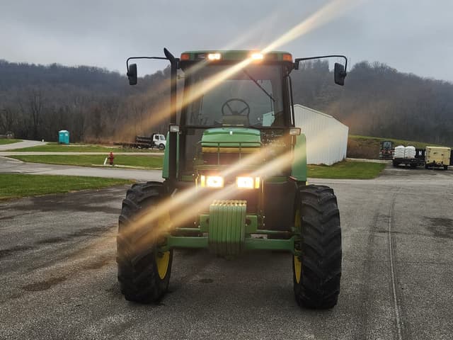 Image of John Deere 7200 equipment image 1